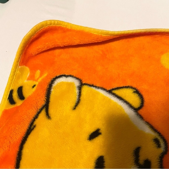 Winnie the Pooh and Tigger Blanket 58” x 43” - Picture 10 of 16